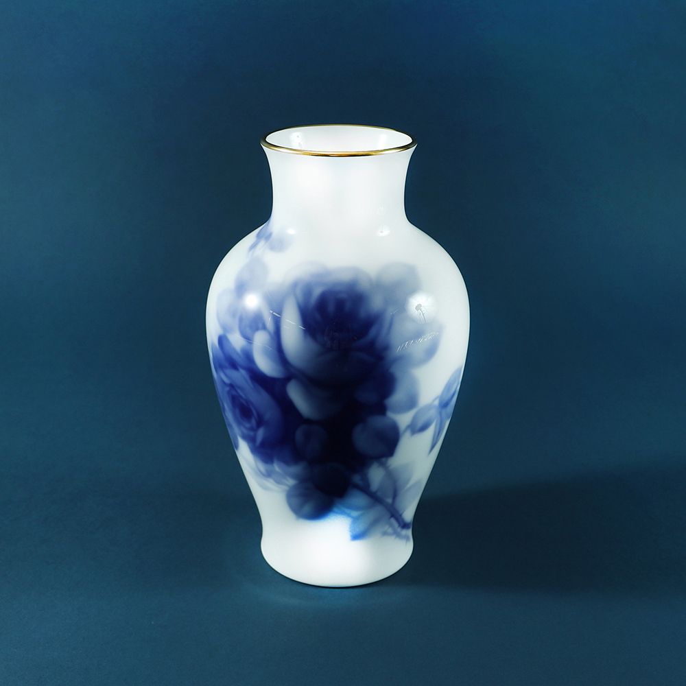 ブルーローズ花器（大倉陶園）