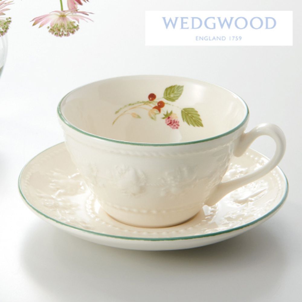 フェスティビティ ラズベリー カップ＆ソーサー(ウエッジウッド)